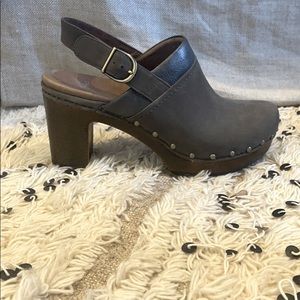 Dansko Delle gray army green sling back clog heels
